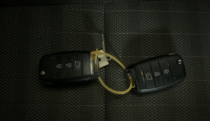 2020 KIA SONET HTK PLUS 1.0 DCT, Petrol, Automatic, 52,242 km, Key Close Up