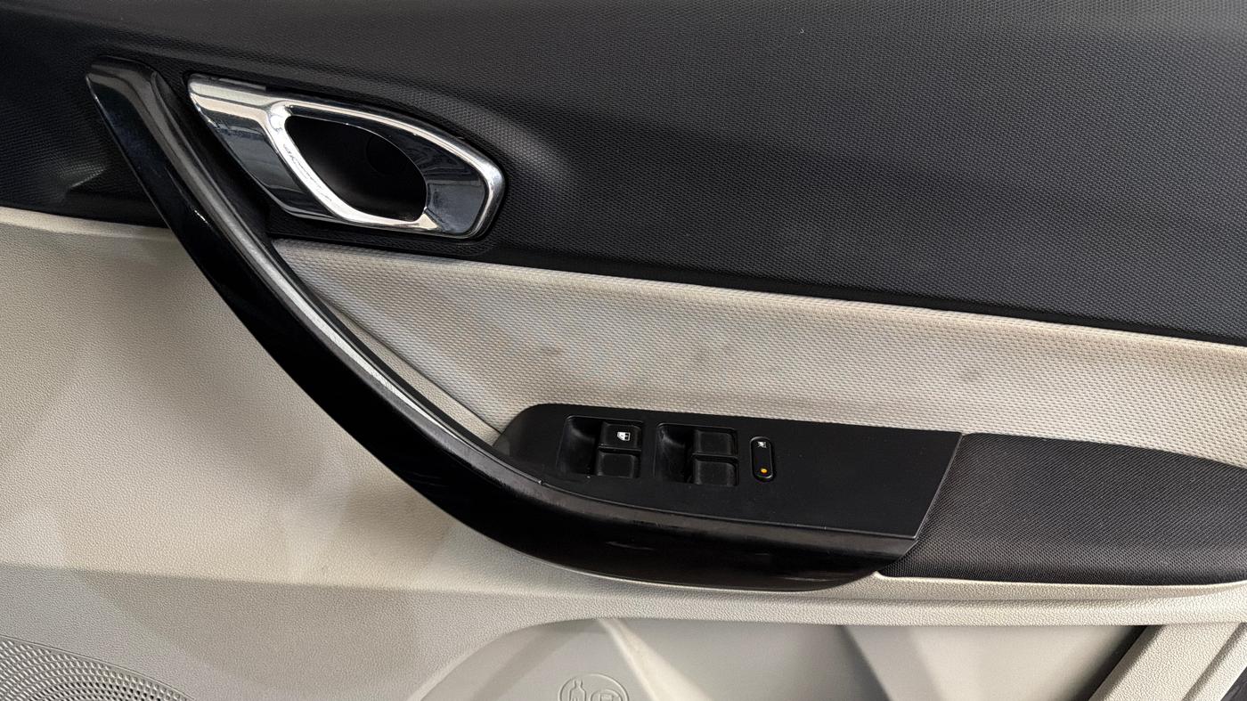 2022 Tata TIGOR XZ PLUS CNG, CNG, Manual, 86,596 km, Driver Side Door Panels Control