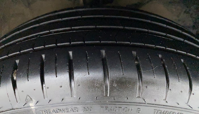 2020 Toyota Glanza G MT PETROL, Petrol, Manual, 11,076 km, Right Front Tyre Tread