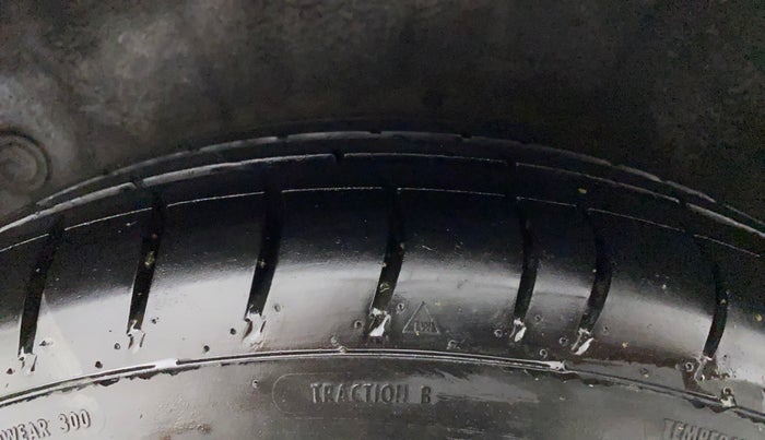 2016 Hyundai i10 SPORTZ 1.1, CNG, Manual, 68,904 km, Right Rear Tyre Tread