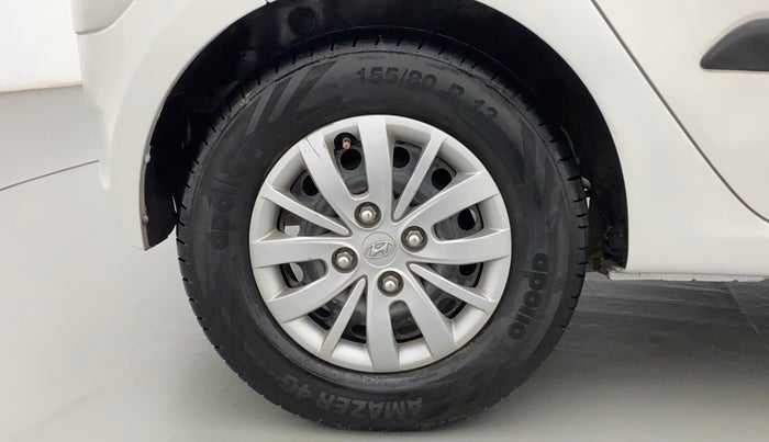 2016 Hyundai i10 SPORTZ 1.1, CNG, Manual, 68,904 km, Right Rear Wheel