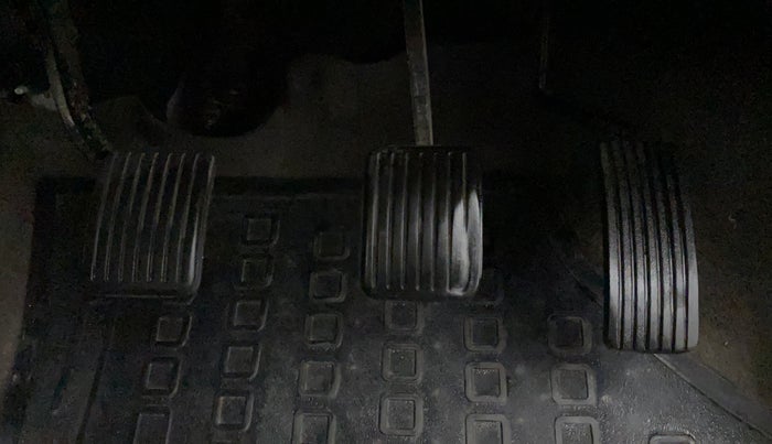 2016 Hyundai i10 SPORTZ 1.1, CNG, Manual, 68,904 km, Pedals