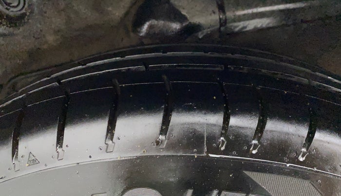 2016 Hyundai i10 SPORTZ 1.1, CNG, Manual, 68,904 km, Left Rear Tyre Tread