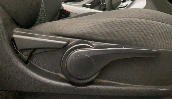 2018 Tata NEXON XZ PLUS DIESEL, Diesel, Manual, 1,12,949 km, Driver Side Adjustment Panel