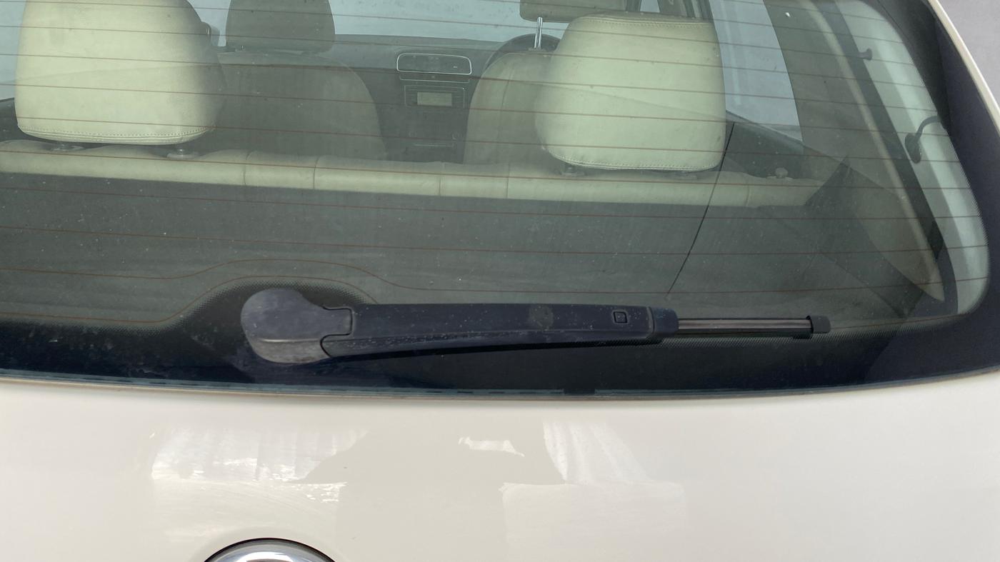 2013 Volkswagen Polo HIGHLINE1.2L, Petrol, Manual, 1,08,550 km, Rear Wiper