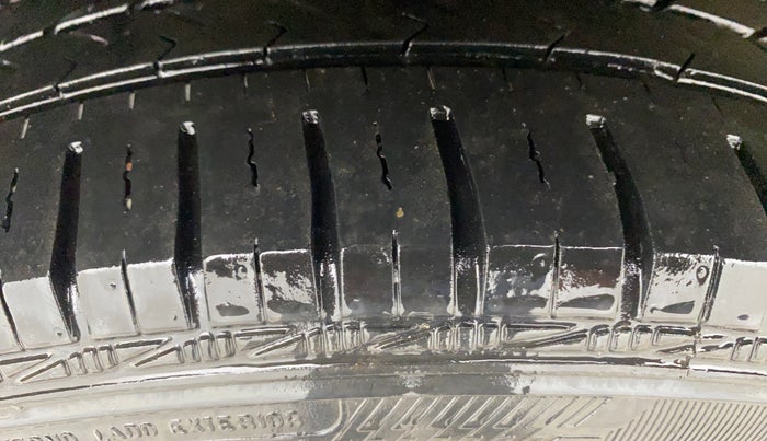 2016 Hyundai Grand i10 ASTA 1.2 KAPPA VTVT, Petrol, Manual, 75,766 km, Right Rear Tyre Tread