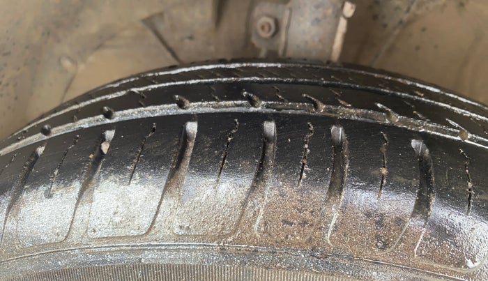 2019 Maruti Swift VXI, Petrol, Manual, 1,15,652 km, Left Front Tyre Tread