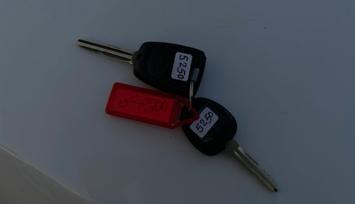 2015 Hyundai Grand i10 SPORTZ 1.2 KAPPA VTVT, Petrol, Manual, 63,232 km, Key Close Up