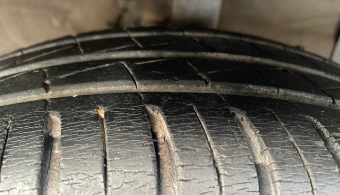 2015 Hyundai Grand i10 SPORTZ 1.2 KAPPA VTVT, Petrol, Manual, 63,232 km, Right Front Tyre Tread