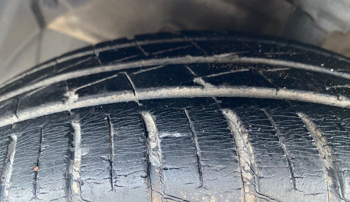 2015 Hyundai Grand i10 SPORTZ 1.2 KAPPA VTVT, Petrol, Manual, 63,232 km, Left Front Tyre Tread