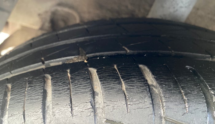 2015 Hyundai Grand i10 SPORTZ 1.2 KAPPA VTVT, Petrol, Manual, 63,232 km, Right Rear Tyre Tread