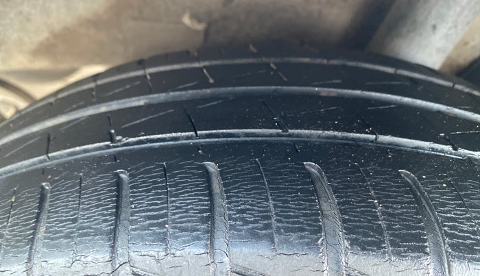 2015 Hyundai Grand i10 SPORTZ 1.2 KAPPA VTVT, Petrol, Manual, 63,232 km, Left Rear Tyre Tread