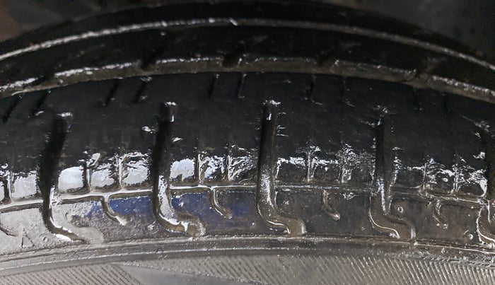 2019 Renault Kwid RXL, Petrol, Manual, 31,321 km, Right Front Tyre Tread