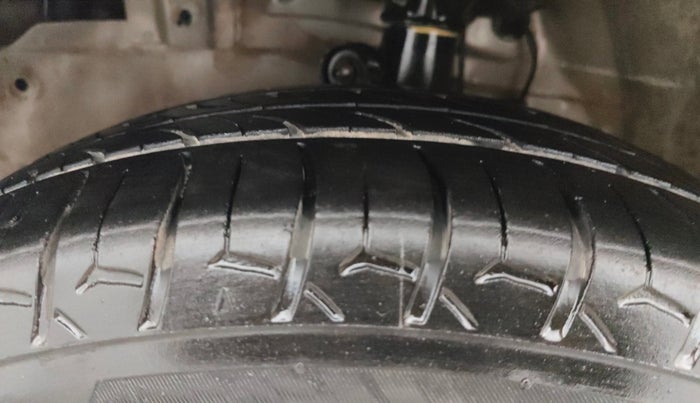 2014 Honda Amaze 1.2L I-VTEC SX, Petrol, Manual, 1,17,644 km, Left Front Tyre Tread