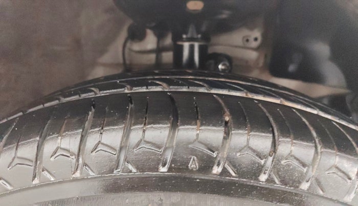 2014 Honda Amaze 1.2L I-VTEC SX, Petrol, Manual, 1,17,644 km, Right Front Tyre Tread