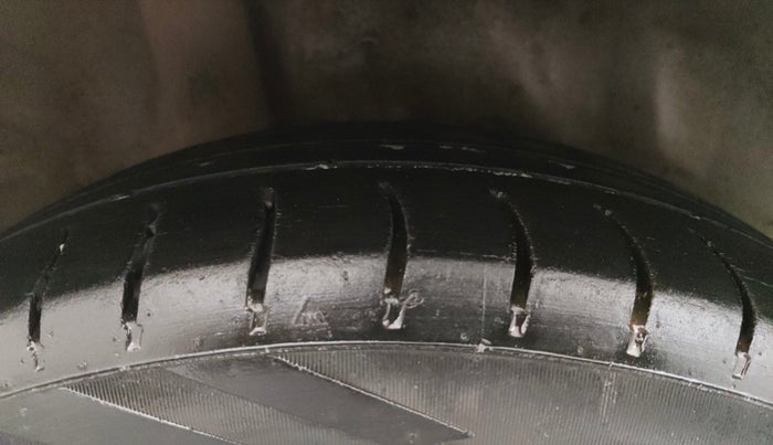 2014 Honda Amaze 1.2L I-VTEC SX, Petrol, Manual, 1,17,644 km, Right Rear Tyre Tread