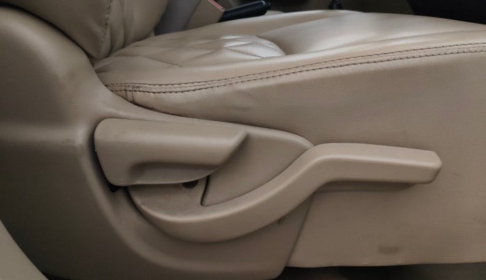 2014 Honda Amaze 1.2L I-VTEC SX, Petrol, Manual, 1,17,644 km, Driver Side Adjustment Panel