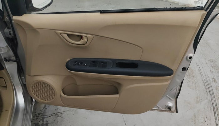 2014 Honda Amaze 1.2L I-VTEC SX, Petrol, Manual, 1,17,644 km, Driver Side Door Panels Control