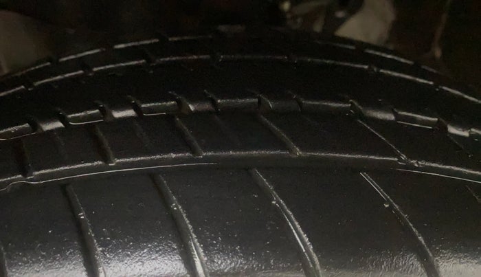 2016 Honda Brio S MT, Petrol, Manual, 30,897 km, Left Front Tyre Tread