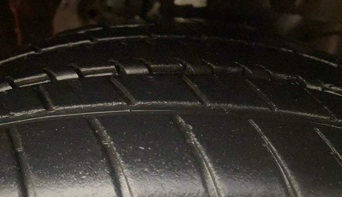 2016 Honda Brio S MT, Petrol, Manual, 30,897 km, Right Front Tyre Tread