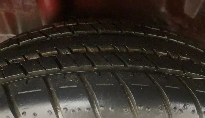 2016 Honda Brio S MT, Petrol, Manual, 30,897 km, Right Rear Tyre Tread