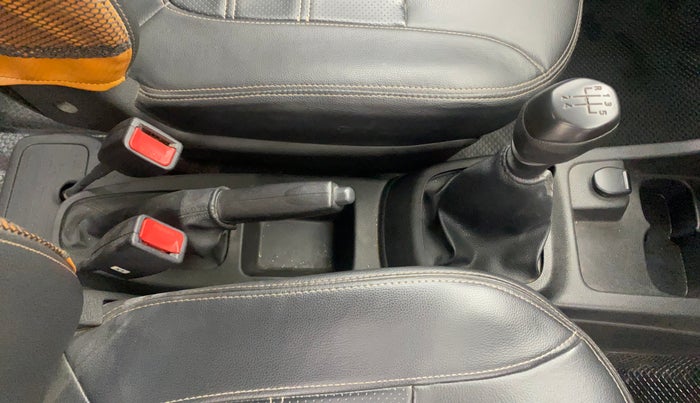 2017 Renault Kwid RXT 0.8, Petrol, Manual, 99,918 km, Gear Lever