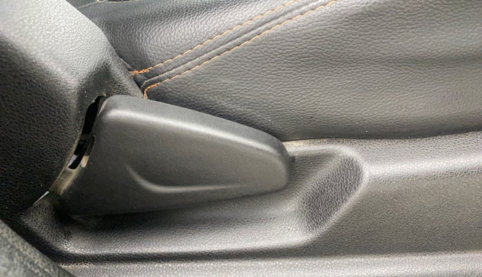 2017 Renault Kwid RXT 0.8, Petrol, Manual, 99,918 km, Driver Side Adjustment Panel