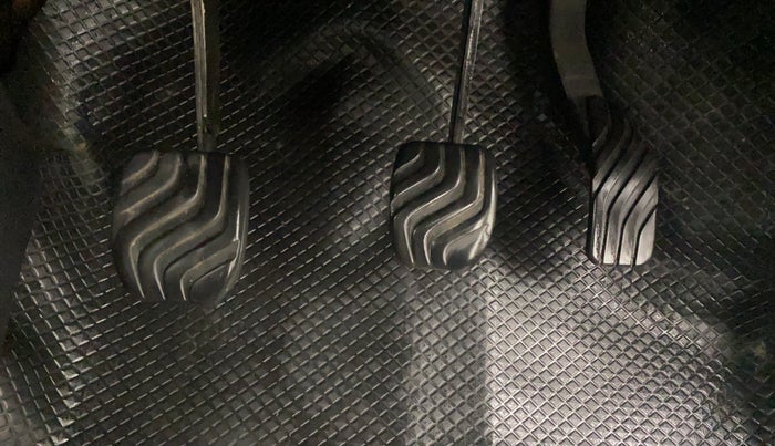 2017 Renault Kwid RXT 0.8, Petrol, Manual, 99,918 km, Pedals