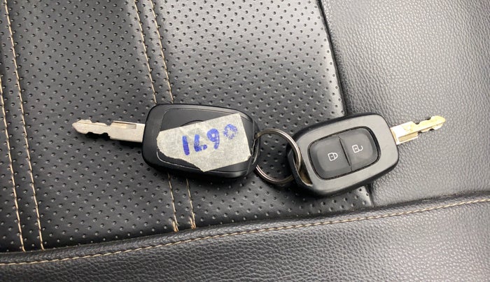 2017 Renault Kwid RXT 0.8, Petrol, Manual, 99,918 km, Key Close Up