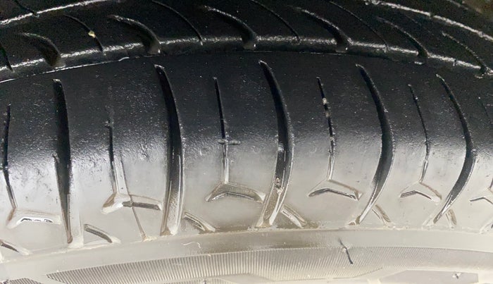 2017 Renault Kwid RXT 0.8, Petrol, Manual, 99,918 km, Right Front Tyre Tread