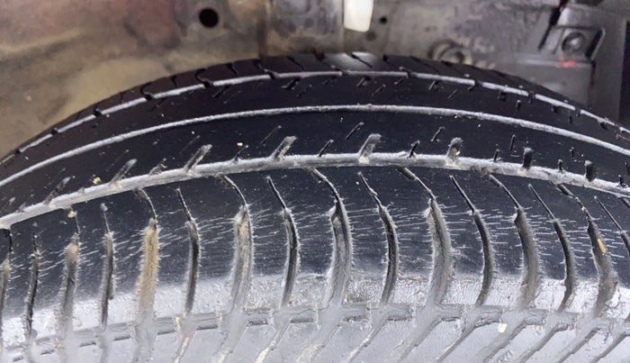 2014 Maruti Swift VXI D, Petrol, Manual, 31,335 km, Right Front Tyre Tread