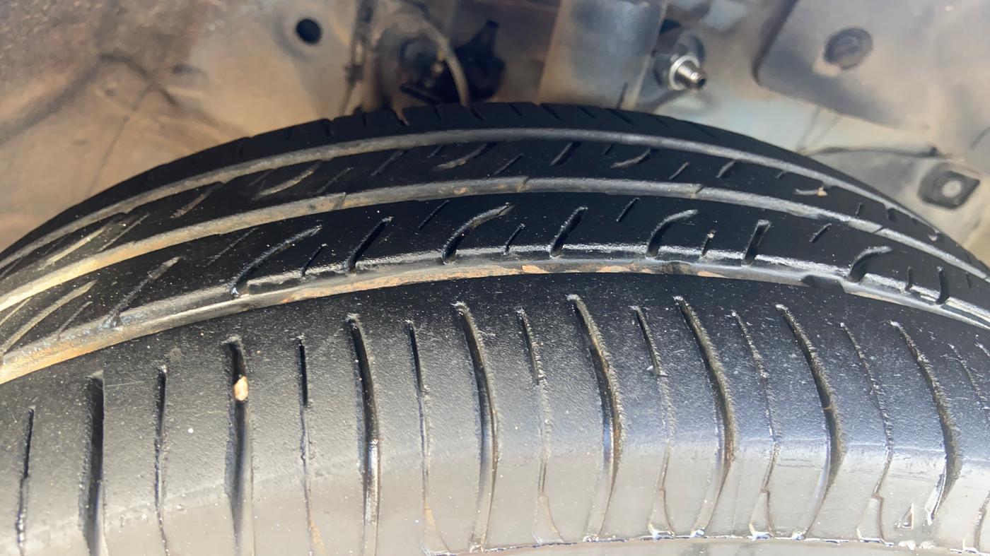 2014 Honda Amaze 1.2L I-VTEC VX AT, Petrol, Automatic, 1,22,216 km, Right Front Tyre Tread