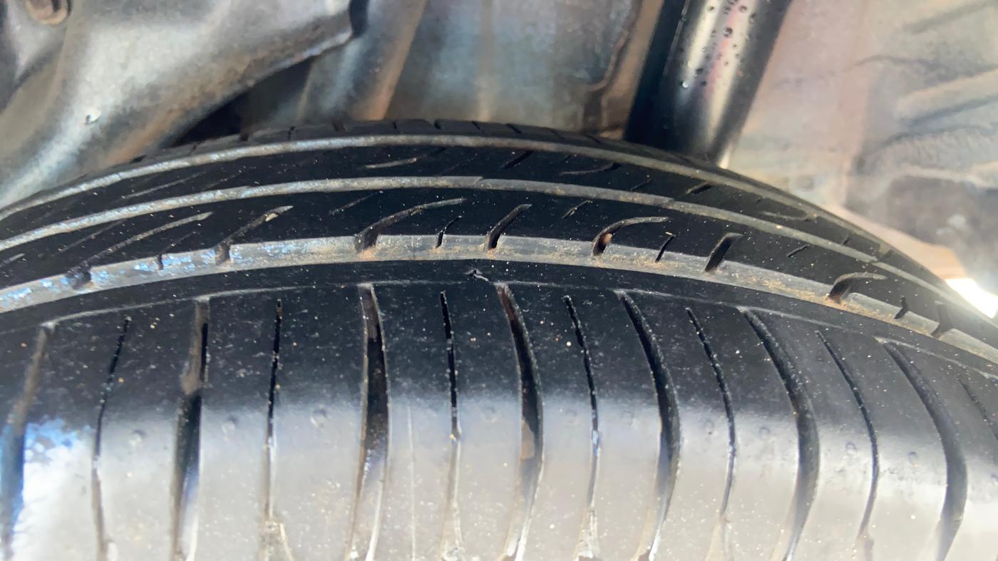 2014 Honda Amaze 1.2L I-VTEC VX AT, Petrol, Automatic, 1,22,216 km, Left Rear Tyre Tread