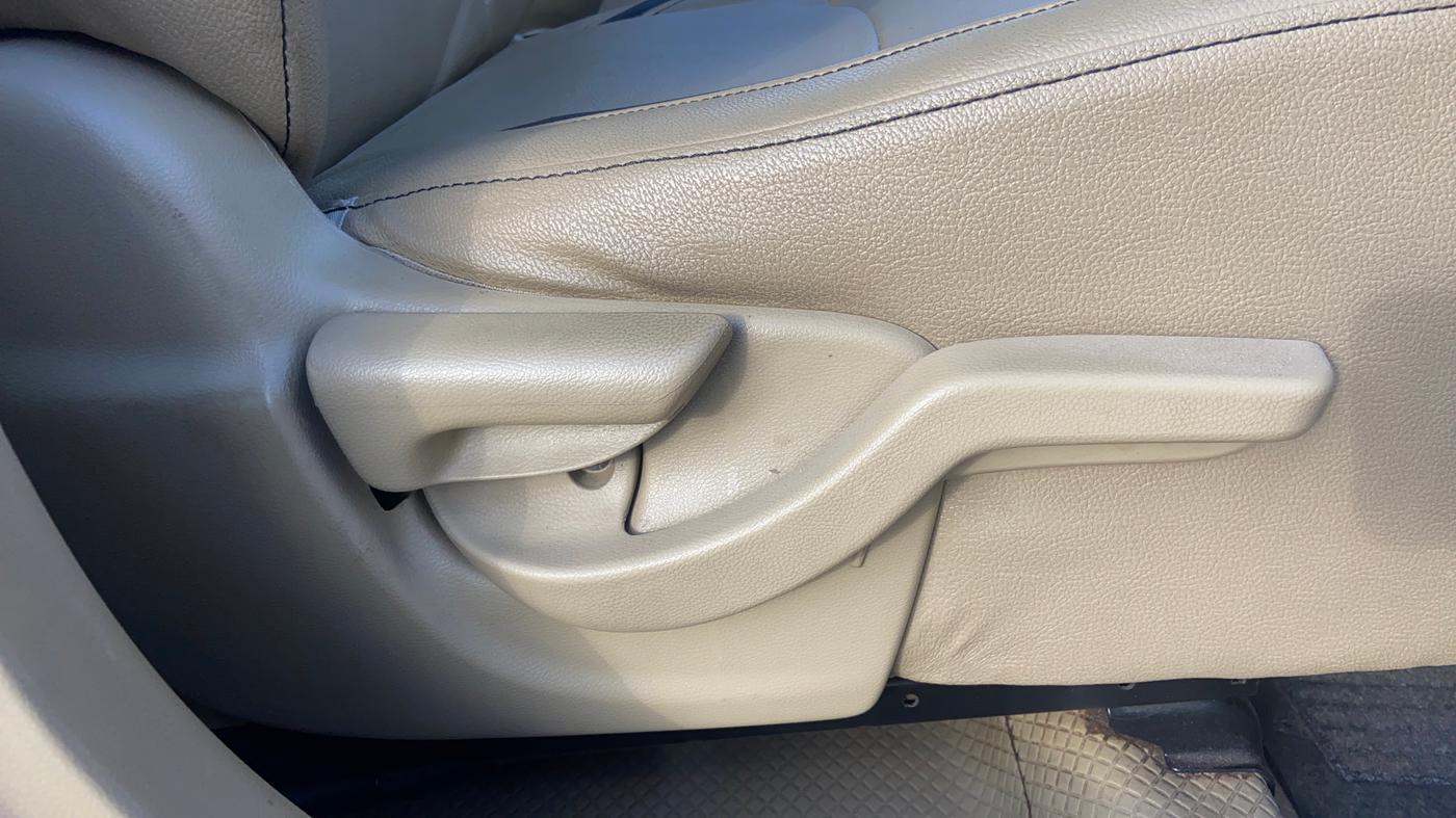 2014 Honda Amaze 1.2L I-VTEC VX AT, Petrol, Automatic, 1,22,216 km, Driver Side Adjustment Panel