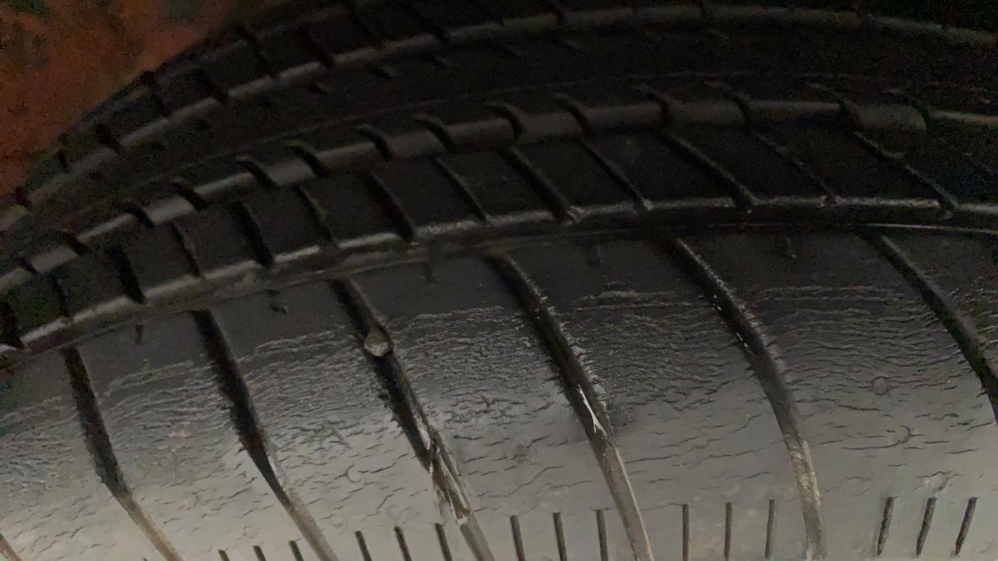 2012 Maruti Swift Dzire ZXI, Petrol, Manual, 65,154 km, Right Front Tyre Tread