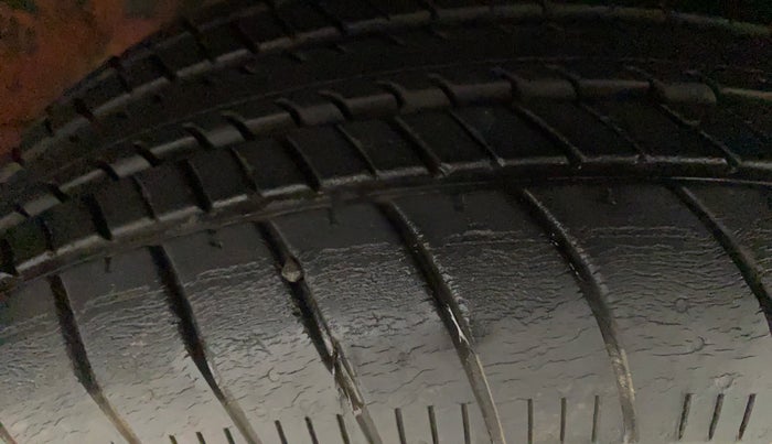 2012 Maruti Swift Dzire ZXI, Petrol, Manual, 65,154 km, Right Front Tyre Tread