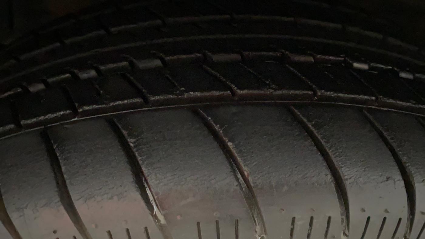 2012 Maruti Swift Dzire ZXI, Petrol, Manual, 65,154 km, Left Front Tyre Tread