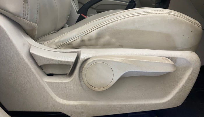 2021 Mahindra XUV300 W8 (O) 1.5 DIESEL, Diesel, Manual, 32,332 km, Driver Side Adjustment Panel