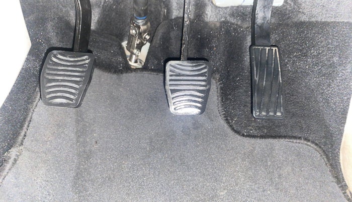 2021 Mahindra XUV300 W8 (O) 1.5 DIESEL, Diesel, Manual, 32,332 km, Pedals