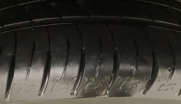 2021 Mahindra XUV300 W8 (O) 1.5 DIESEL, Diesel, Manual, 32,332 km, Left Rear Tyre Tread