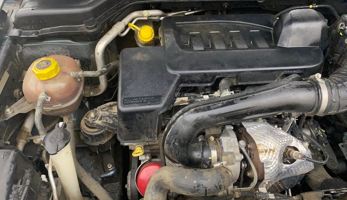 2021 Mahindra XUV300 W8 (O) 1.5 DIESEL, Diesel, Manual, 32,332 km, Engine View - Right