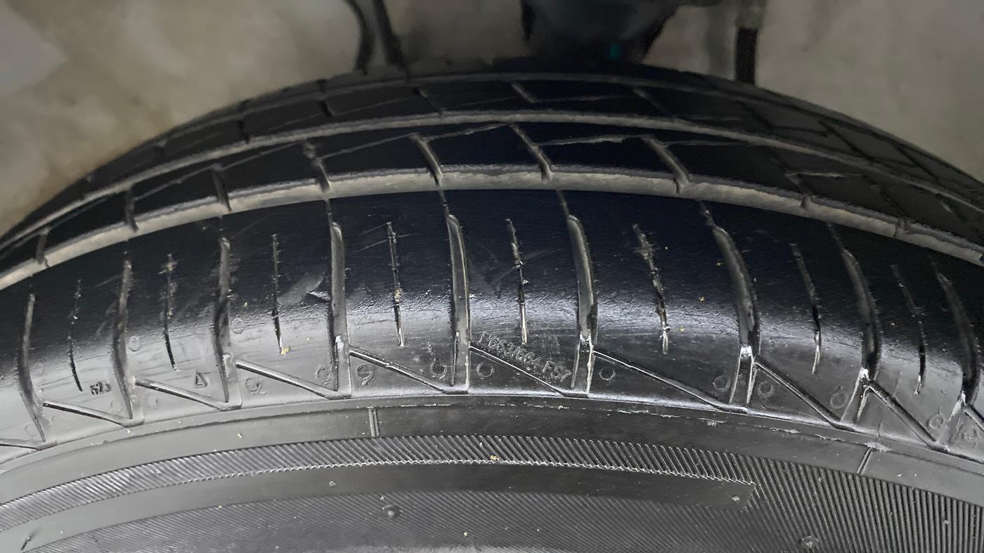 2020 Maruti Alto VXI, Petrol, Manual, 5,044 km, Left Front Tyre Tread