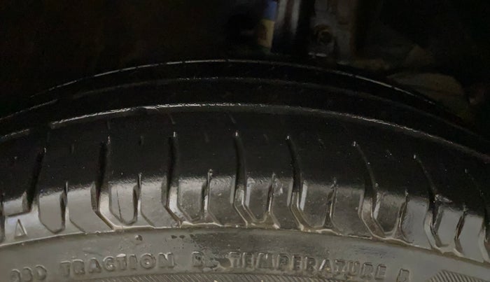 2021 Maruti Swift VXI, Petrol, Manual, 32,217 km, Right Front Tyre Tread