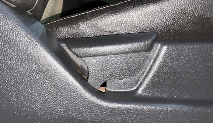 2017 Hyundai Eon ERA +, Petrol, Manual, 40,052 km, Driver Side Adjustment Panel