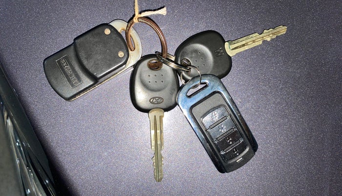 2017 Hyundai Eon ERA +, Petrol, Manual, 40,052 km, Key Close Up