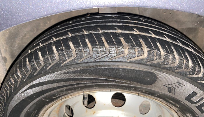 2017 Hyundai Eon ERA +, Petrol, Manual, 40,052 km, Right Front Tyre Tread