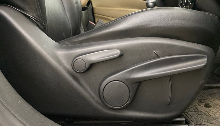 2018 Jeep Compass LONGITUDE (O) 2.0 DIESEL, Diesel, Manual, 53,209 km, Driver Side Adjustment Panel