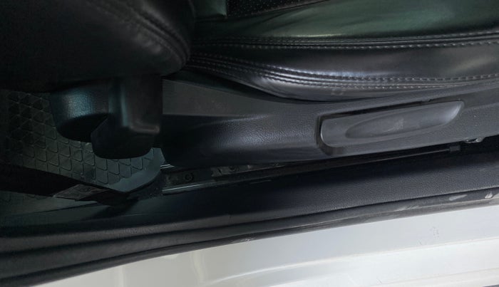 2020 Volkswagen Polo HIGHLINE PLUS 1.0, Petrol, Manual, 43,632 km, Driver Side Adjustment Panel