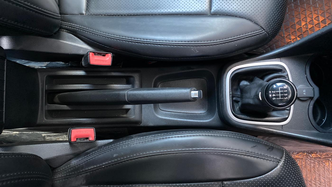 2020 Volkswagen Polo HIGHLINE PLUS 1.0, Petrol, Manual, 43,761 km, Gear Lever
