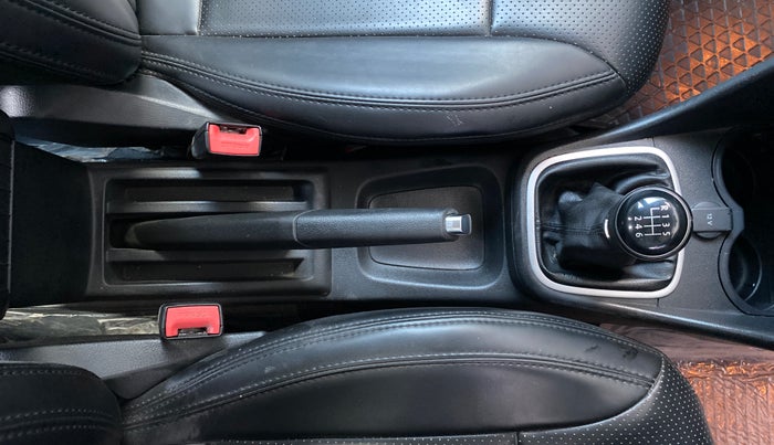 2020 Volkswagen Polo HIGHLINE PLUS 1.0, Petrol, Manual, 43,632 km, Gear Lever